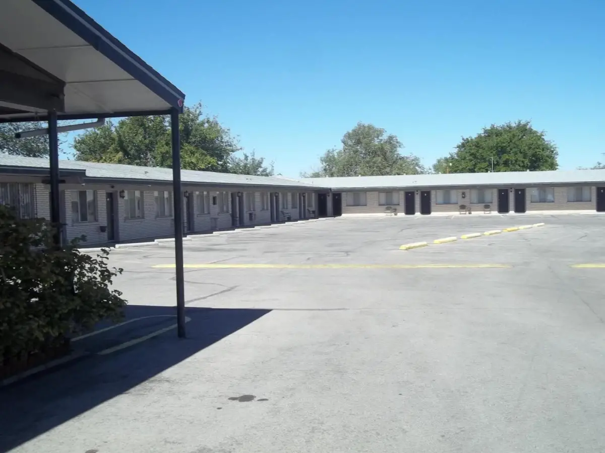 Royal Host Motel 5